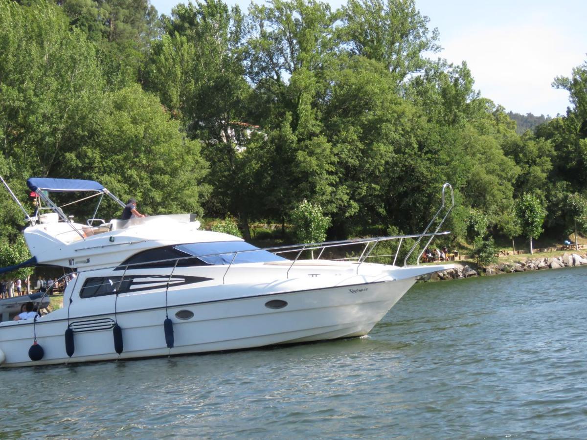 Готель Aquadouro Yacht Radames - Sleep Boat Experience Каштелу-де-Пайва Екстер'єр фото