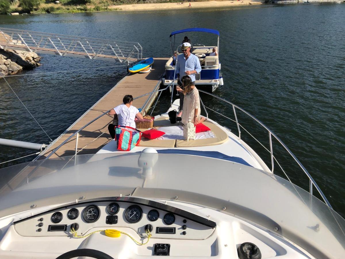 Готель Aquadouro Yacht Radames - Sleep Boat Experience Каштелу-де-Пайва Екстер'єр фото