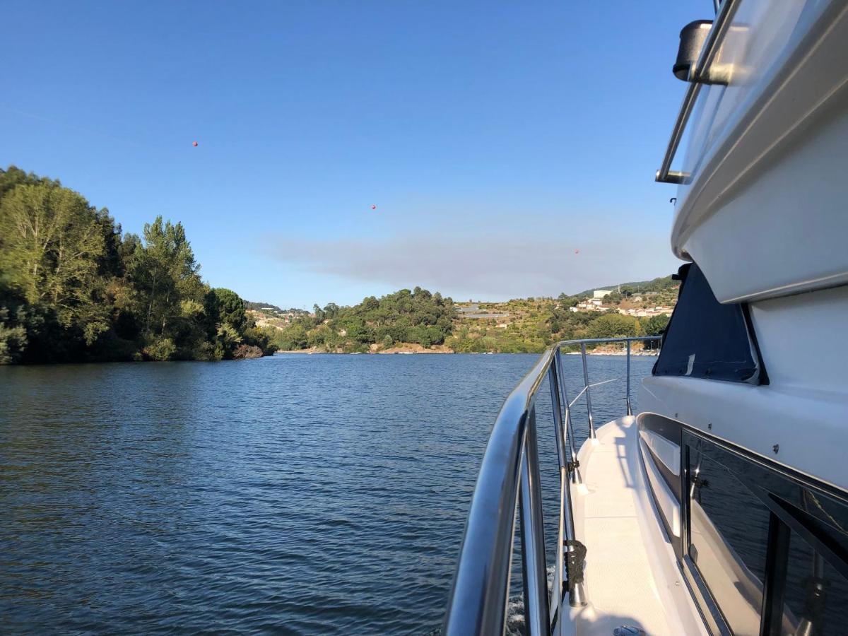Готель Aquadouro Yacht Radames - Sleep Boat Experience Каштелу-де-Пайва Екстер'єр фото