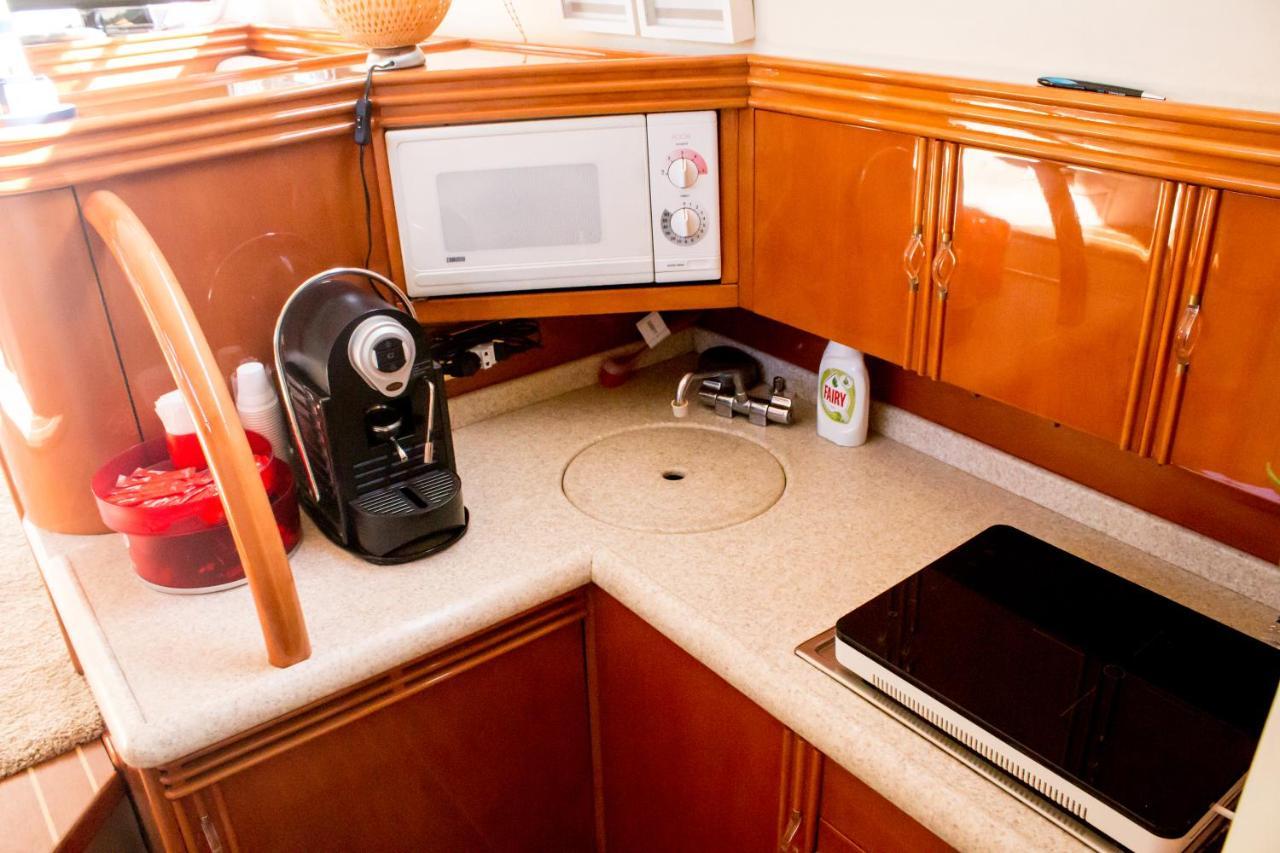 Готель Aquadouro Yacht Radames - Sleep Boat Experience Каштелу-де-Пайва Екстер'єр фото