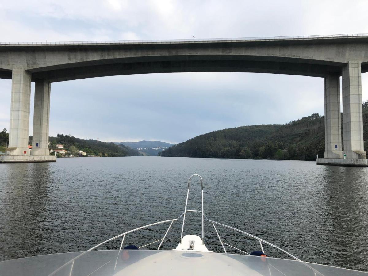 Готель Aquadouro Yacht Radames - Sleep Boat Experience Каштелу-де-Пайва Екстер'єр фото
