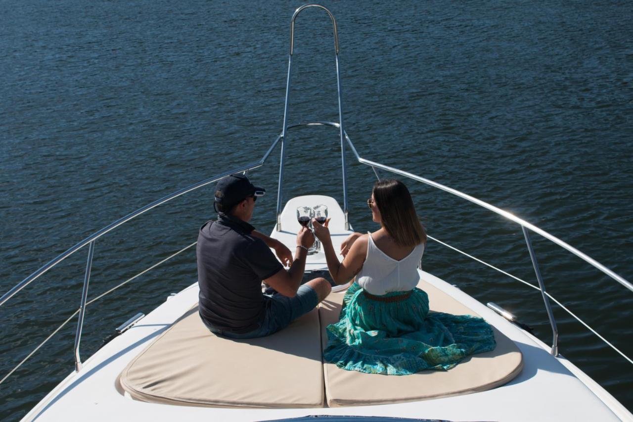 Готель Aquadouro Yacht Radames - Sleep Boat Experience Каштелу-де-Пайва Екстер'єр фото
