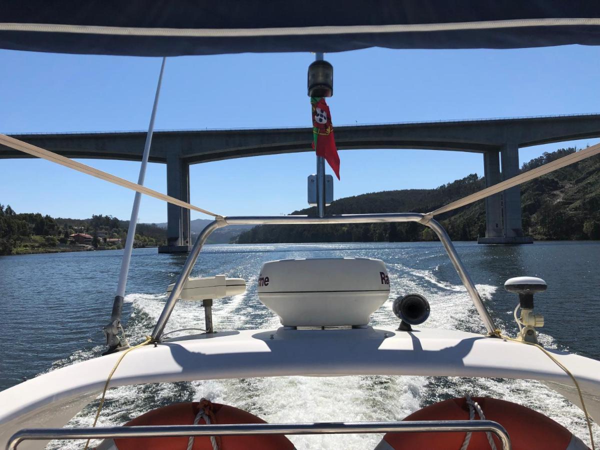 Готель Aquadouro Yacht Radames - Sleep Boat Experience Каштелу-де-Пайва Екстер'єр фото