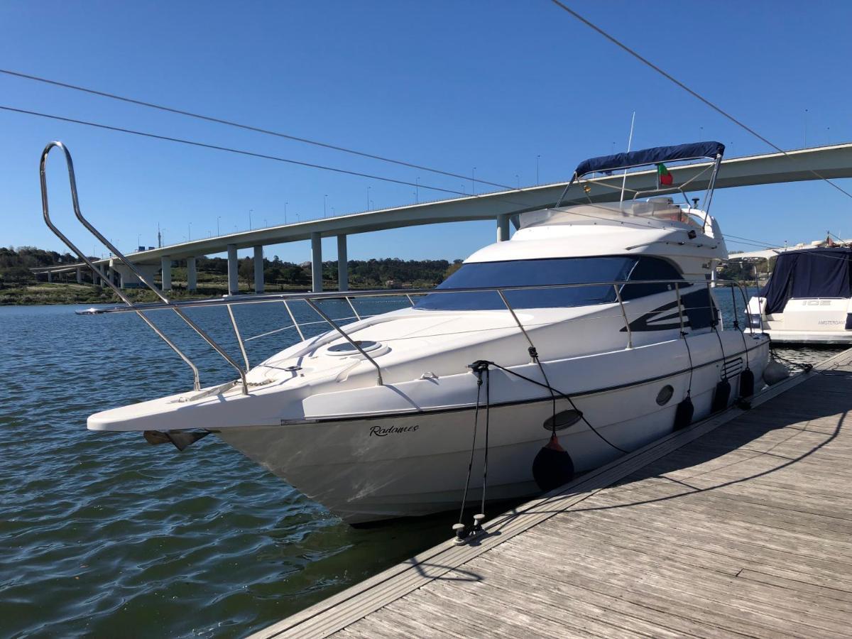 Готель Aquadouro Yacht Radames - Sleep Boat Experience Каштелу-де-Пайва Екстер'єр фото
