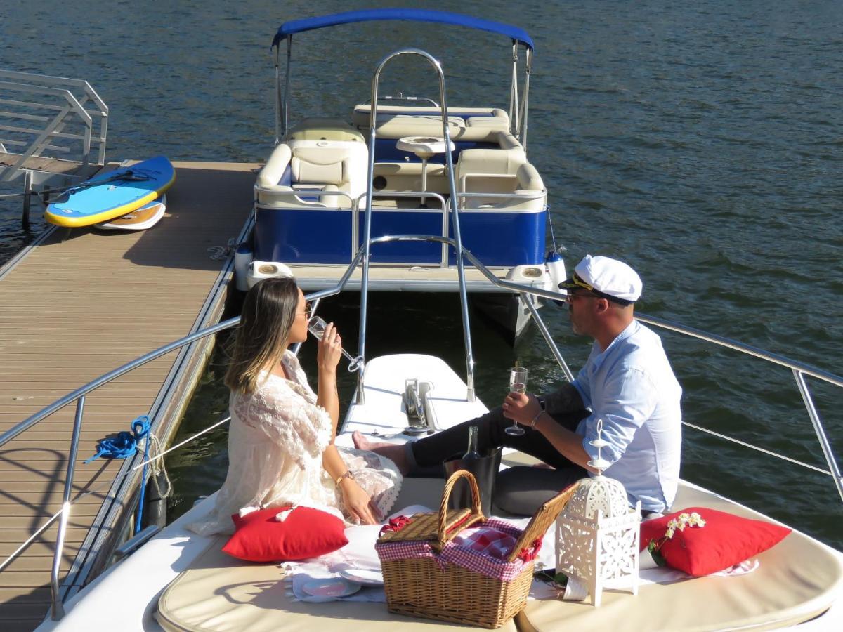 Готель Aquadouro Yacht Radames - Sleep Boat Experience Каштелу-де-Пайва Екстер'єр фото