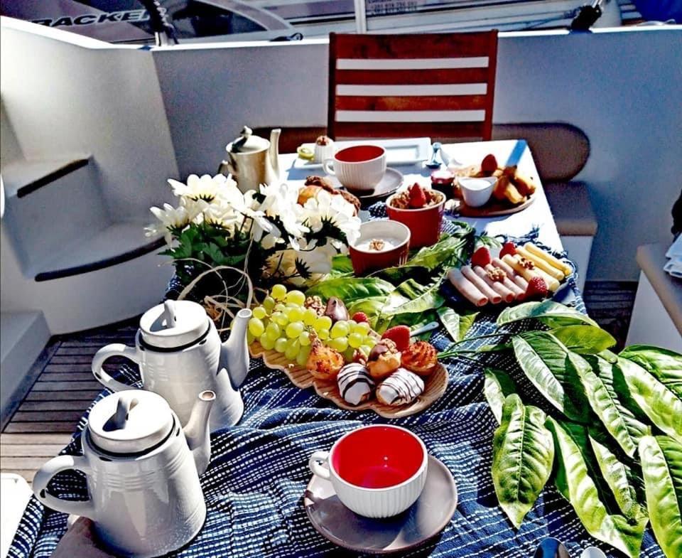 Готель Aquadouro Yacht Radames - Sleep Boat Experience Каштелу-де-Пайва Екстер'єр фото