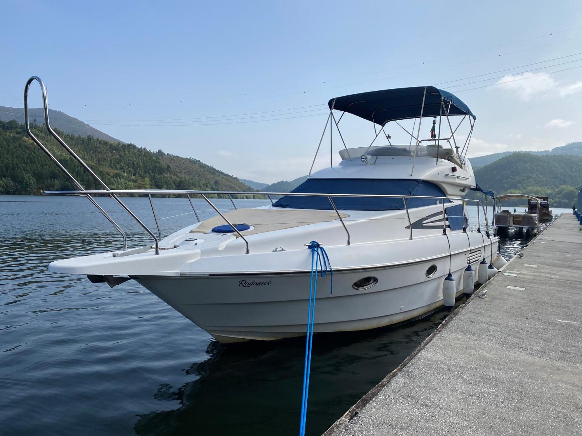 Готель Aquadouro Yacht Radames - Sleep Boat Experience Каштелу-де-Пайва Екстер'єр фото