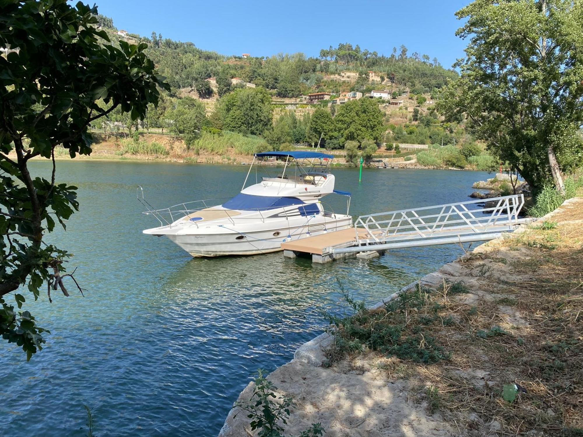 Готель Aquadouro Yacht Radames - Sleep Boat Experience Каштелу-де-Пайва Екстер'єр фото